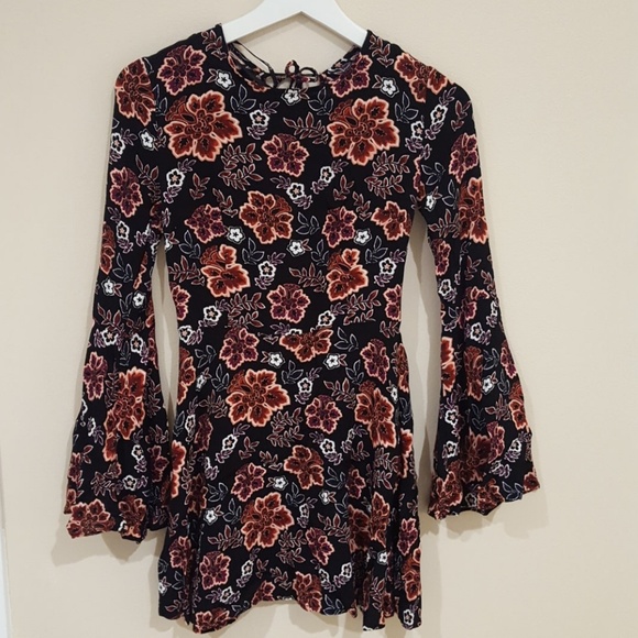 SOLD ❌Floral Print Mini Bell Sleeve Dress❌ - Picture 1 of 5